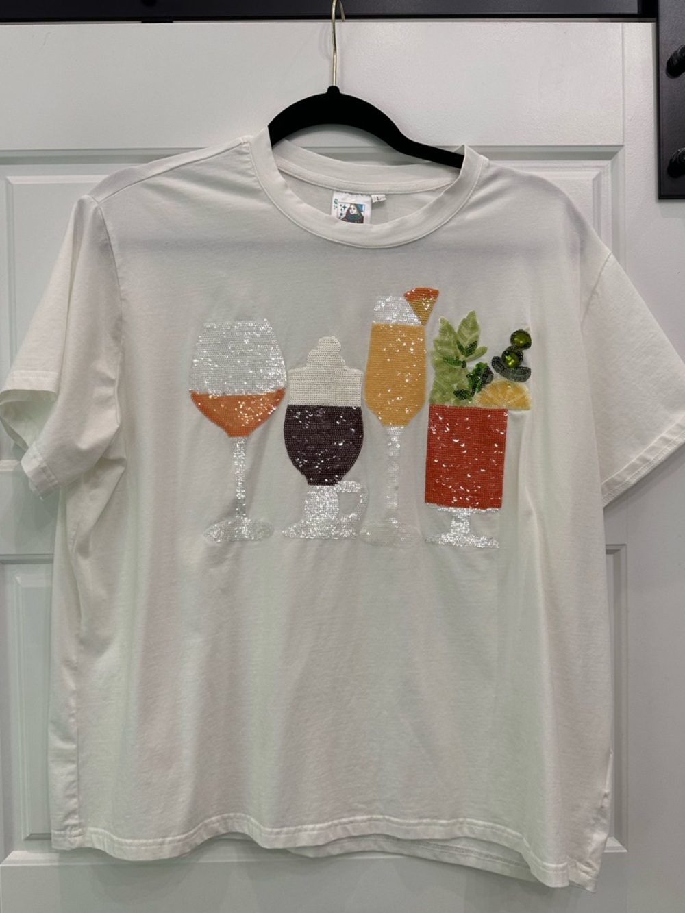 QUEEN OF SPARKLES White Tee with Glitter Drink Motif